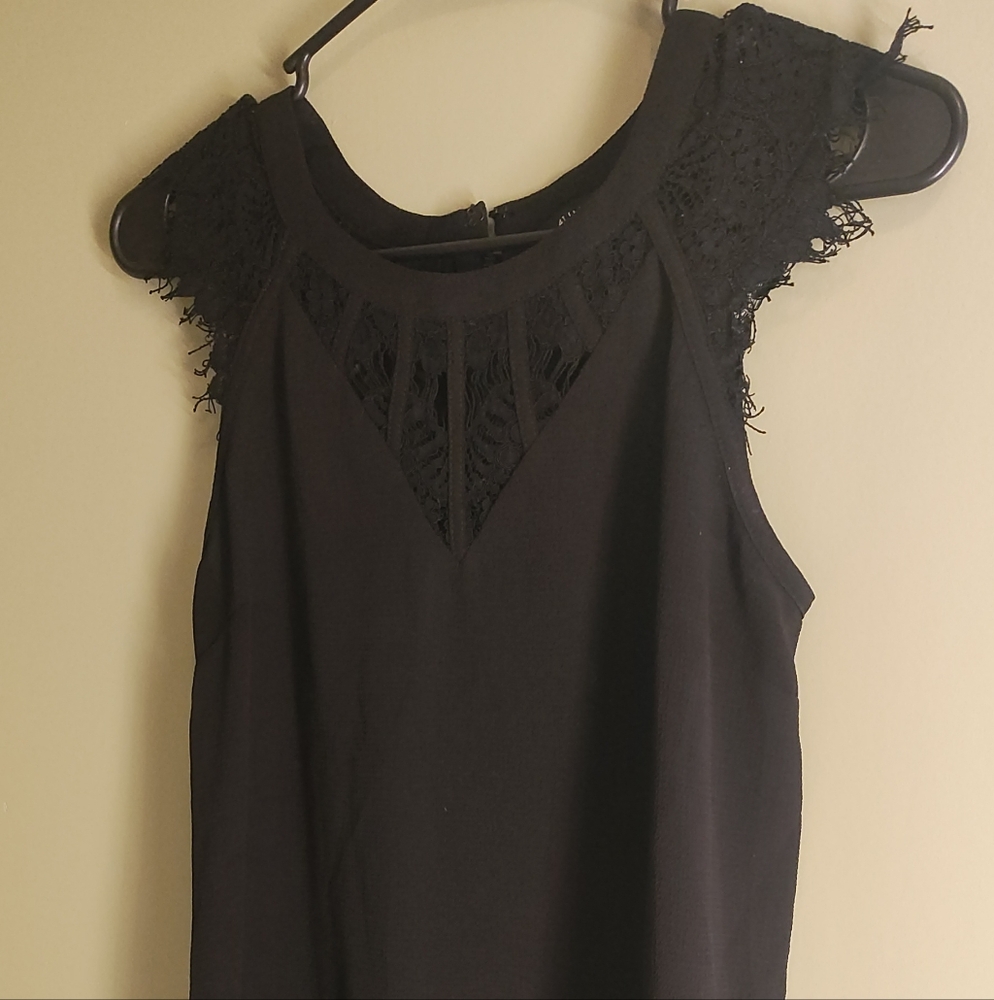 41 Hawthorn Black Sleeveless Lace Blouse